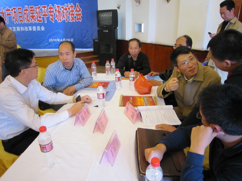 企业代表与荣耀体育注册大厅_荣耀体育（中国）教授现场交流