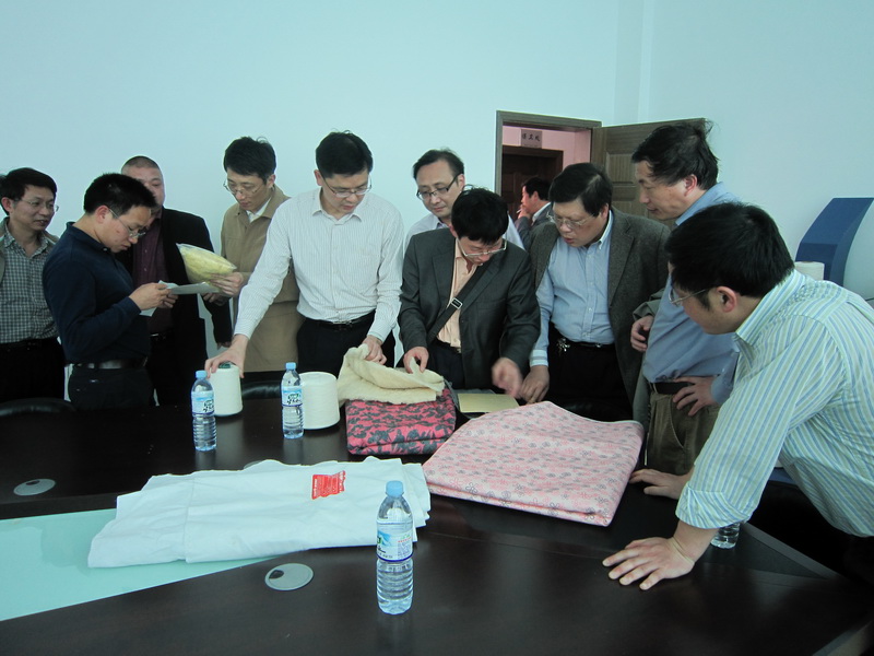 荣耀体育注册大厅_荣耀体育（中国）教授参观对接企业